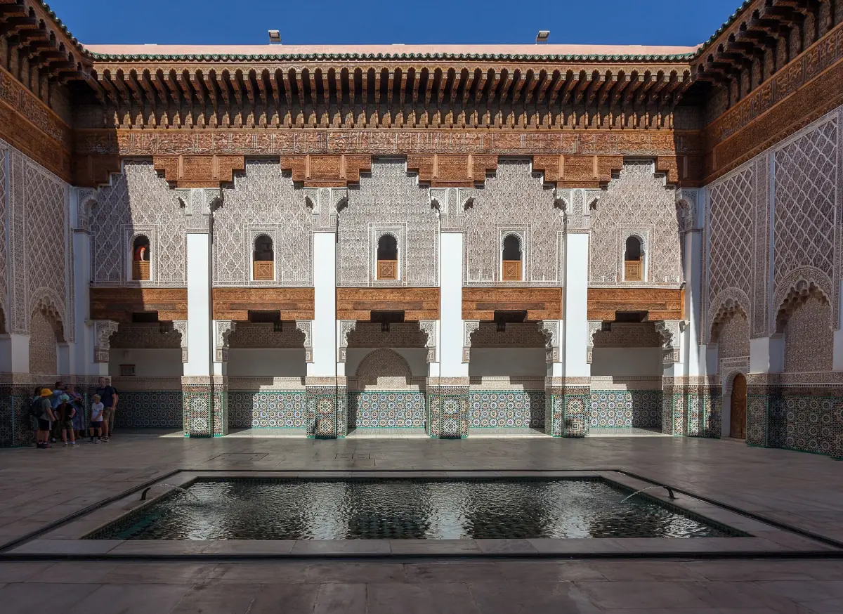 Innenhof und Becken der Medersa Ben Youssef